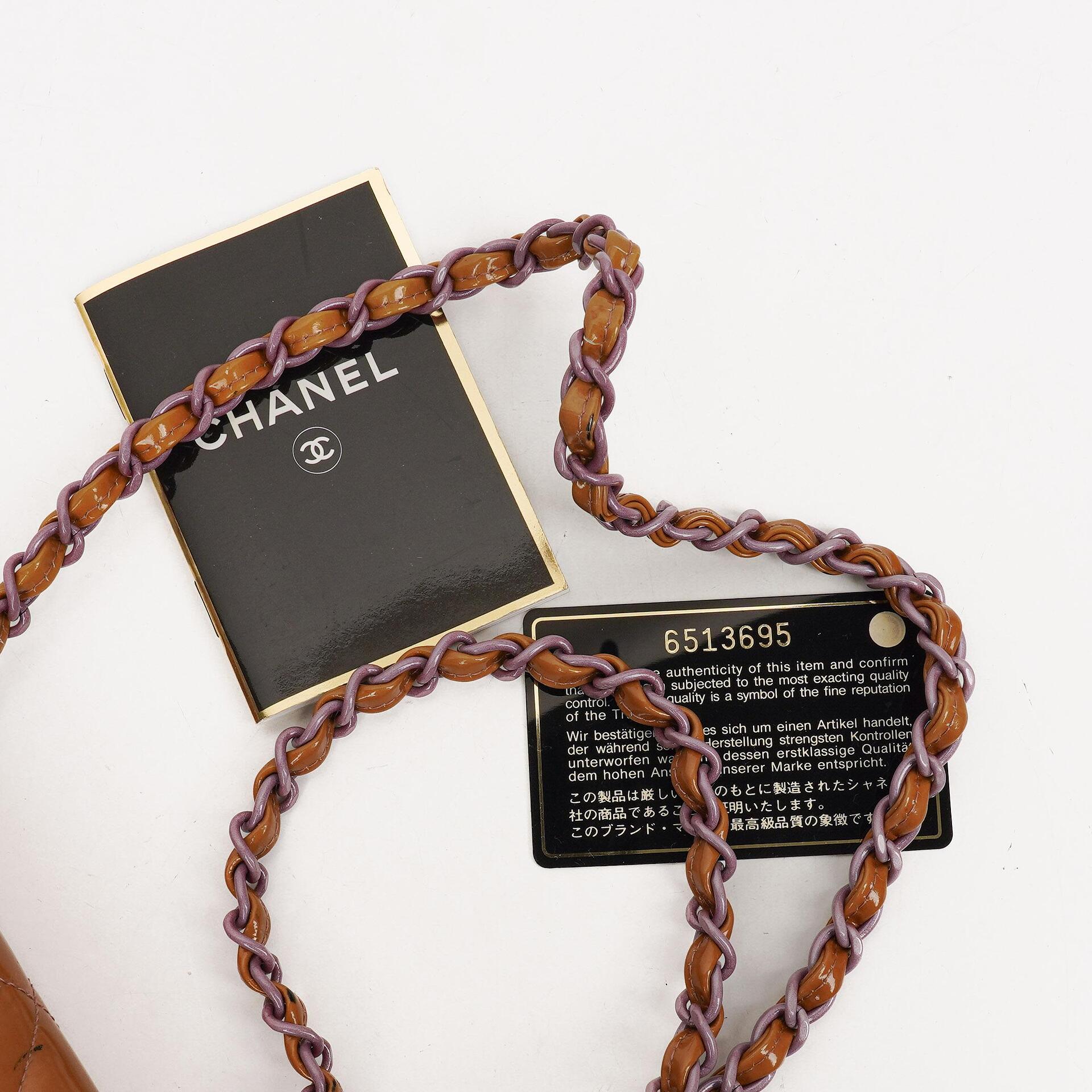 Chanel Mini Rectangular Flap Tasche aus gestepptem Lackleder