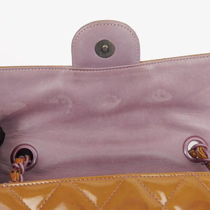 Chanel Mini Rectangular Flap Tasche aus gestepptem Lackleder