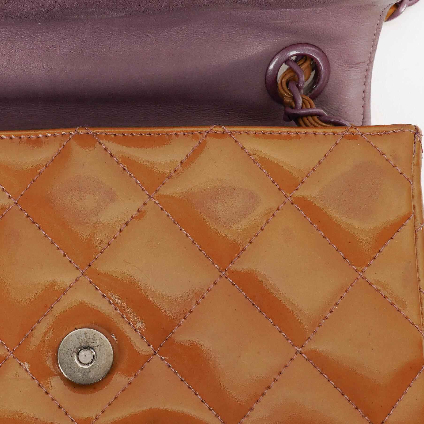 Chanel Mini Rectangular Flap Tasche aus gestepptem Lackleder