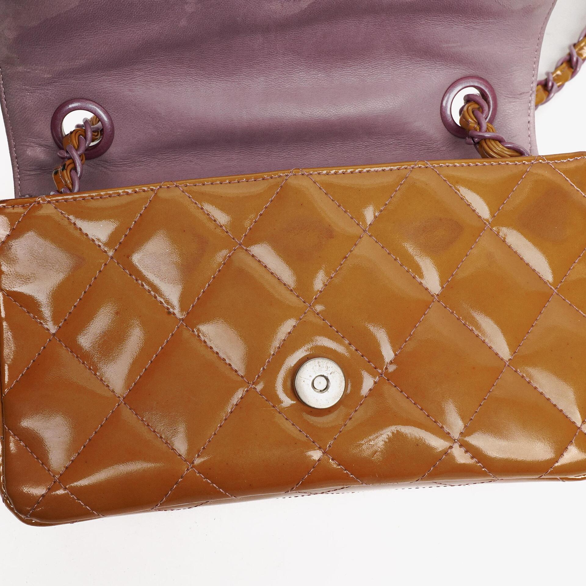 Chanel Mini Rectangular Flap Tasche aus gestepptem Lackleder