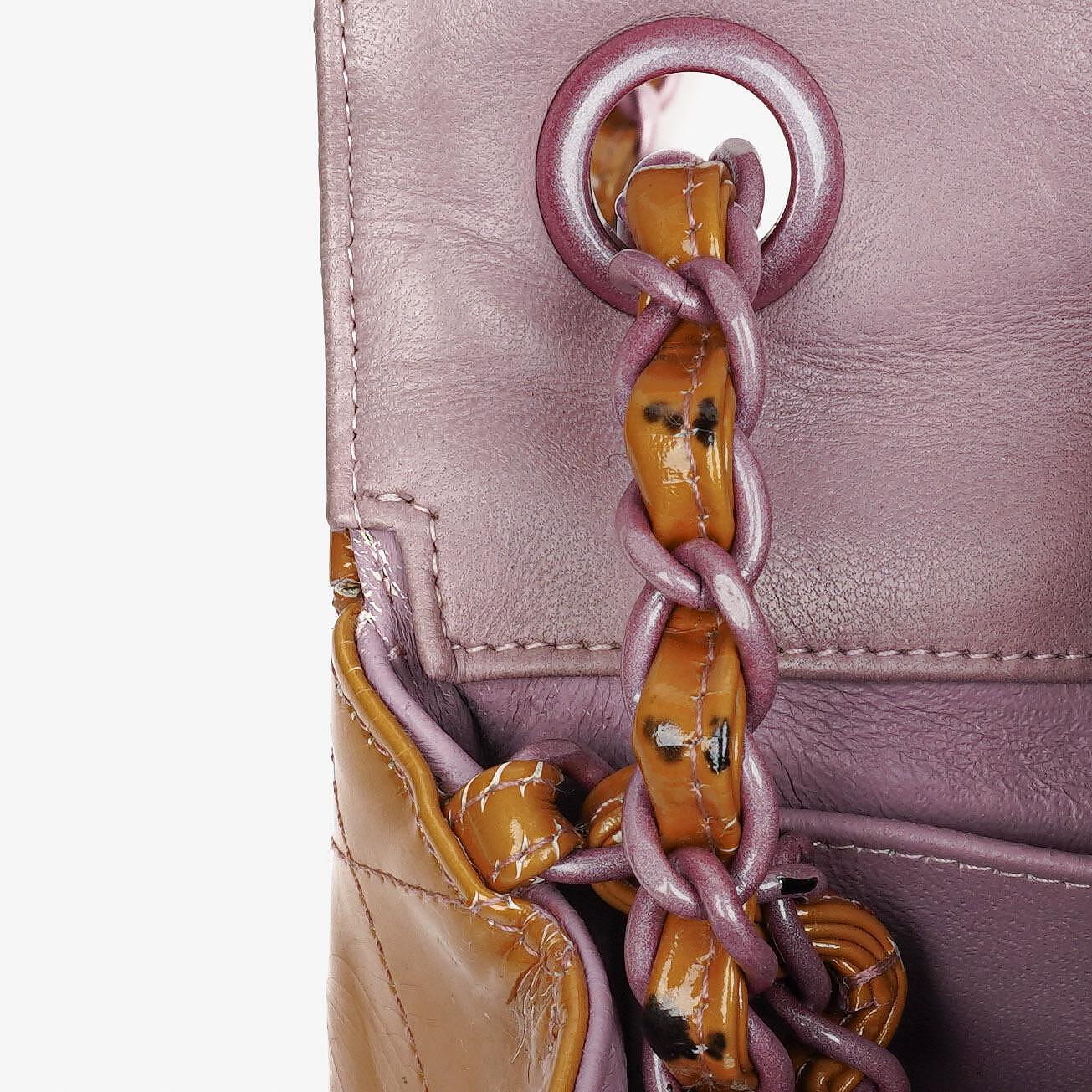 Chanel Mini Rectangular Flap Tasche aus gestepptem Lackleder