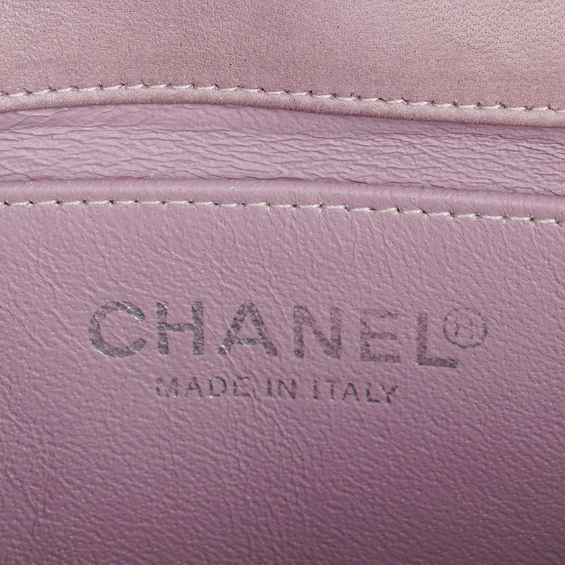 Chanel Mini Rectangular Flap Tasche aus gestepptem Lackleder