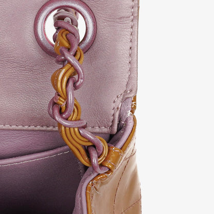 Chanel Mini Rectangular Flap Tasche aus gestepptem Lackleder