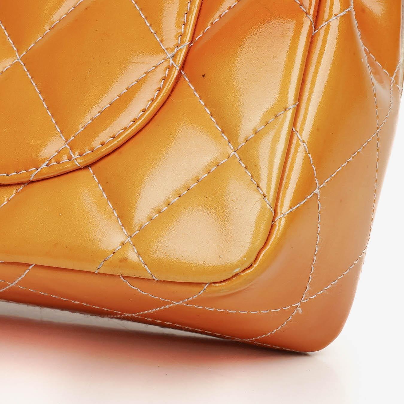Chanel Mini Rectangular Flap Bag aus gestepptem Lackleder