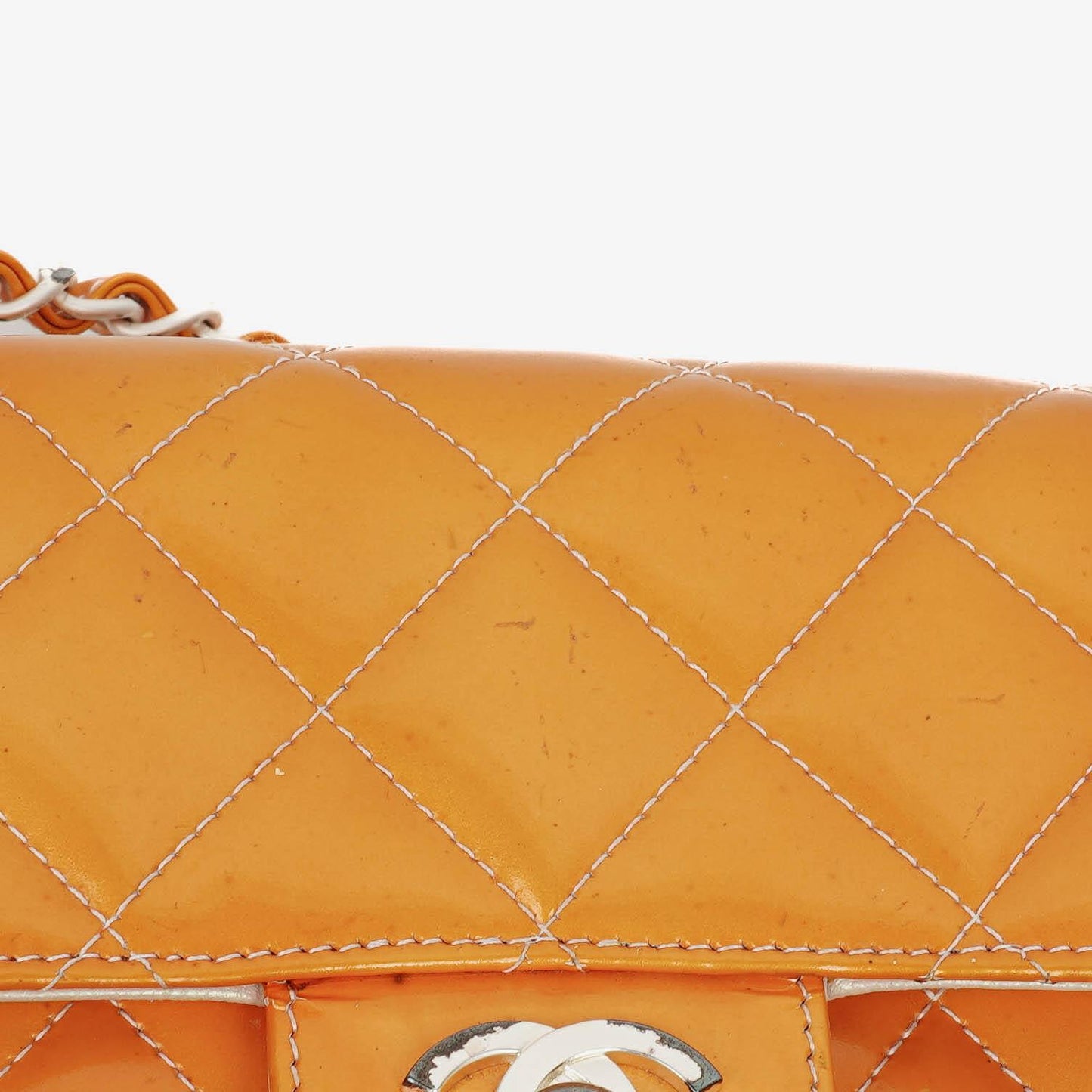 Chanel Mini Rectangular Flap Bag aus gestepptem Lackleder