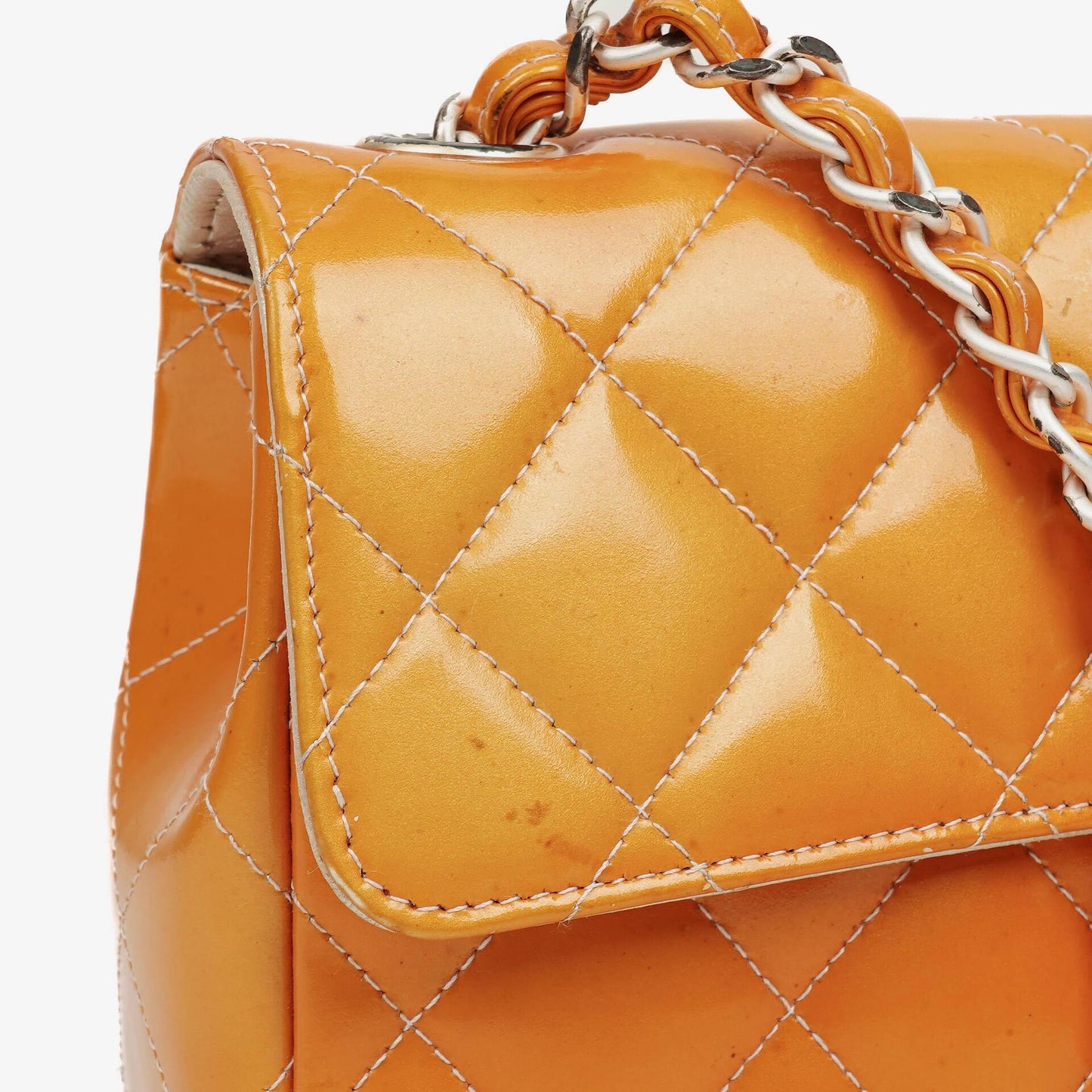 Chanel Mini Rectangular Flap Bag aus gestepptem Lackleder
