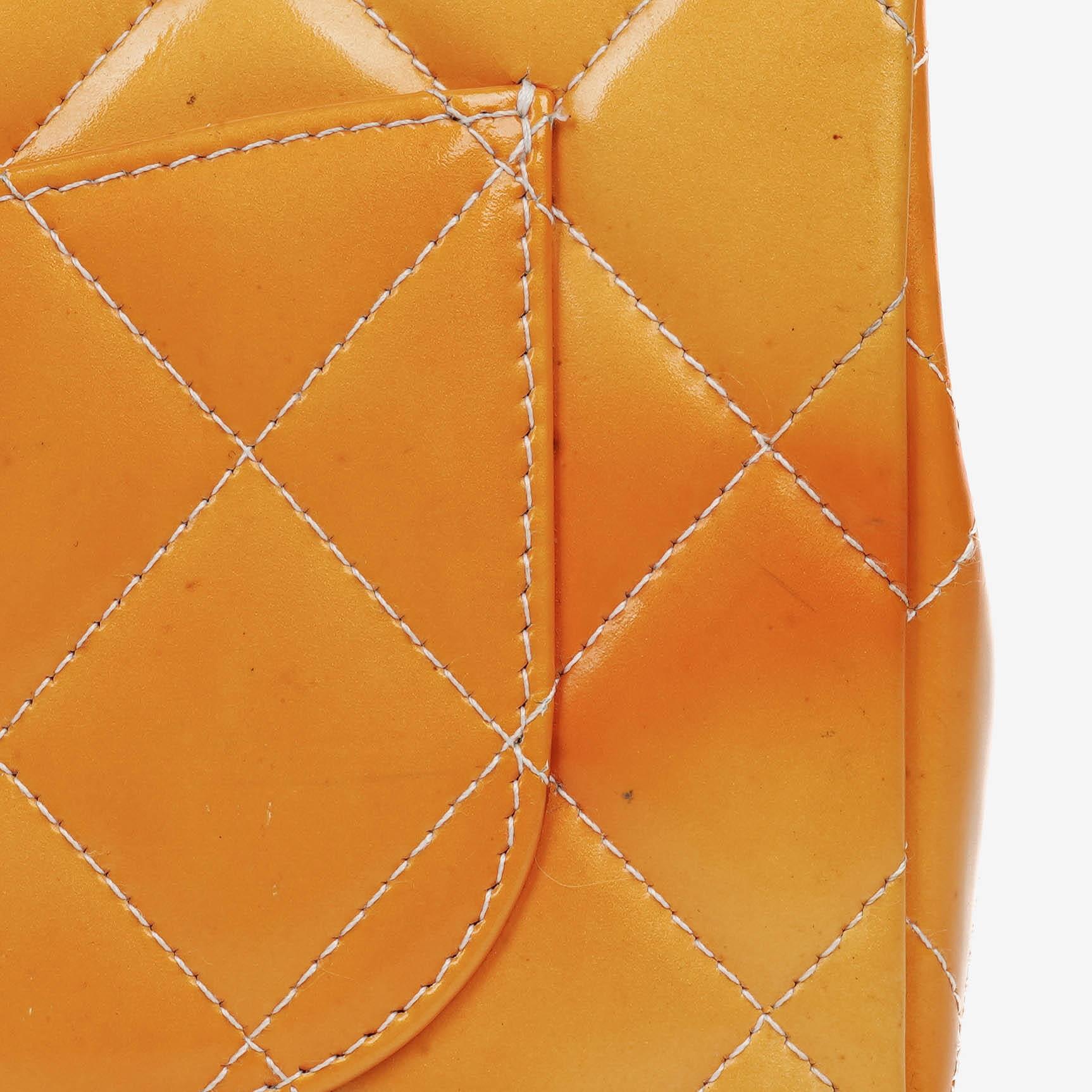 Chanel Mini Rectangular Flap Bag aus gestepptem Lackleder