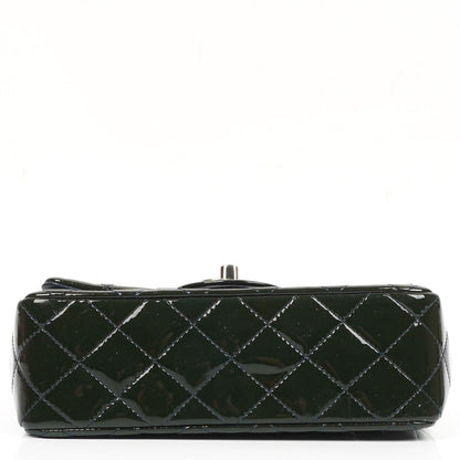 Chanel Mini Rechteckige Klappentasche In Gepolstertem Lackleder Mit Silberfarbener Hardware, 2013-2014