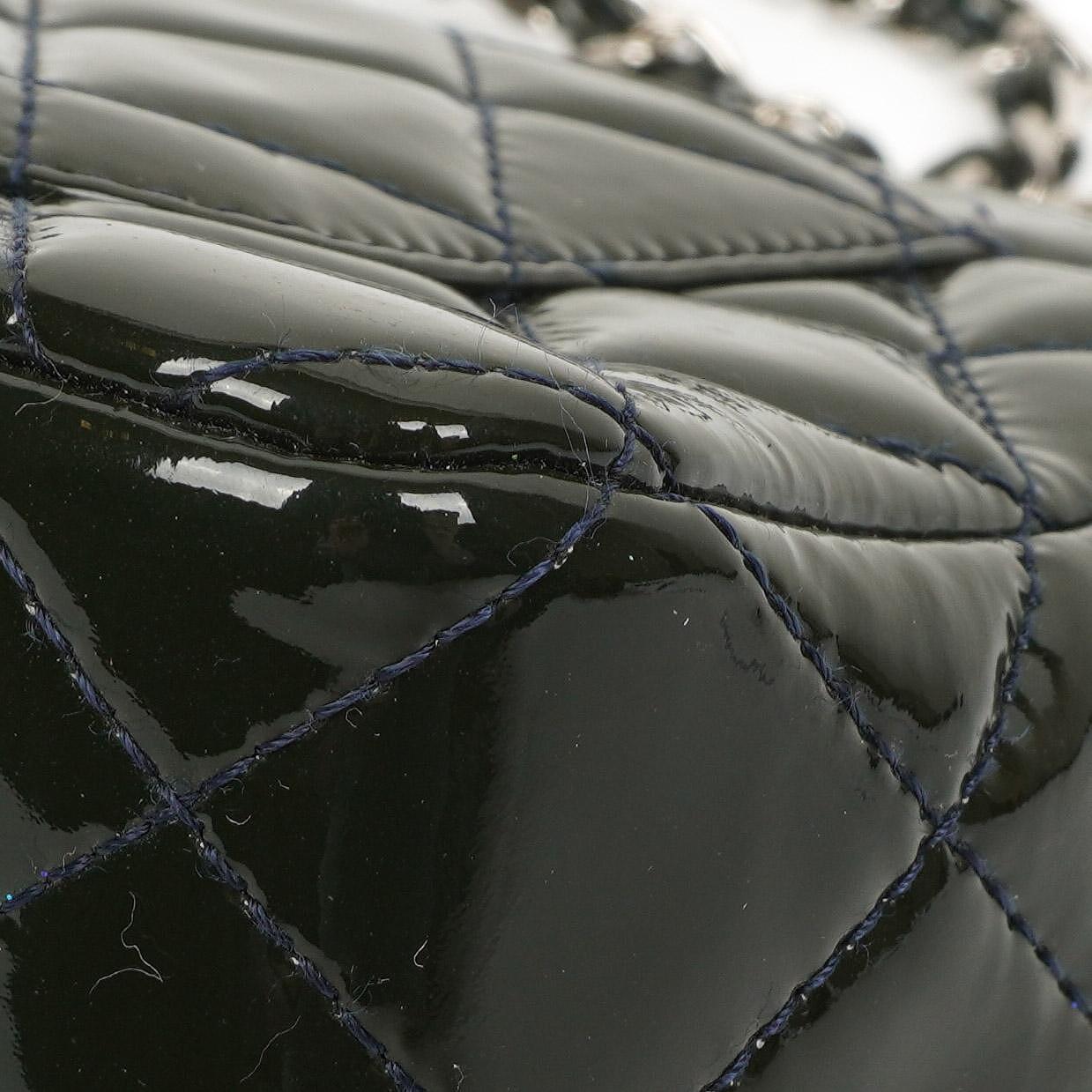 Chanel Mini Rechteckige Klappentasche In Gepolstertem Lackleder Mit Silberfarbener Hardware, 2013-2014