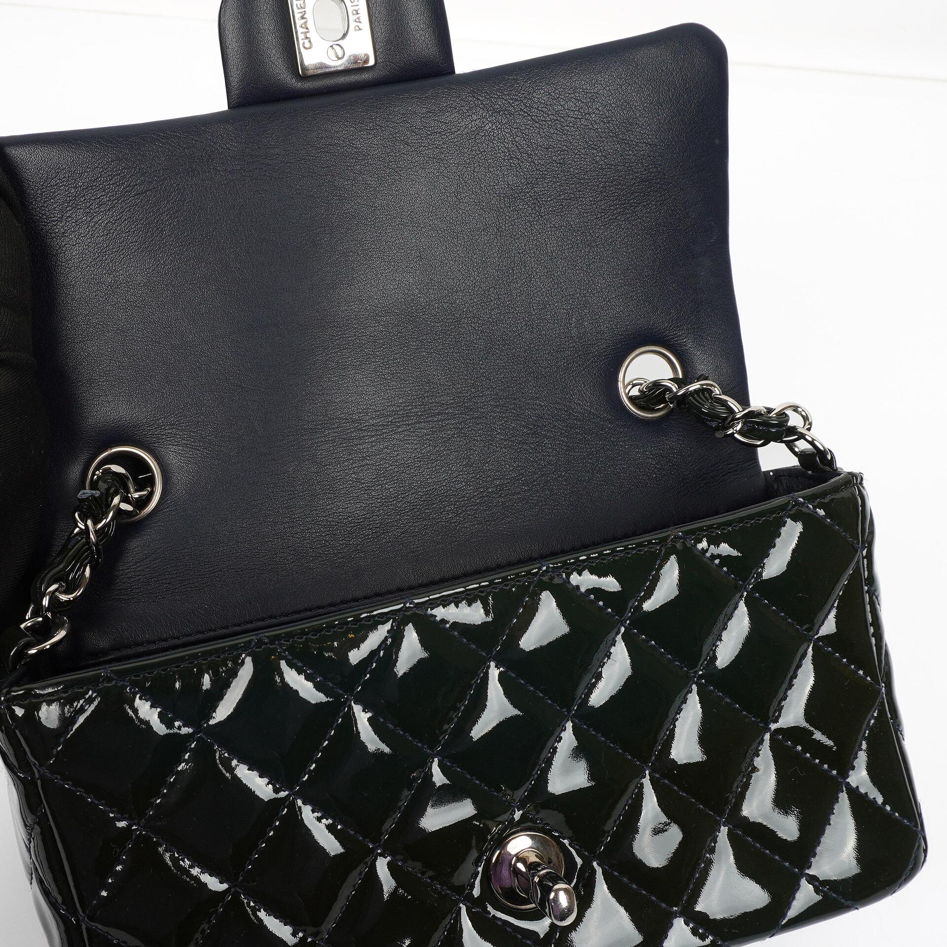 Chanel Mini Rechteckige Klappentasche In Gepolstertem Lackleder Mit Silberfarbener Hardware, 2013-2014