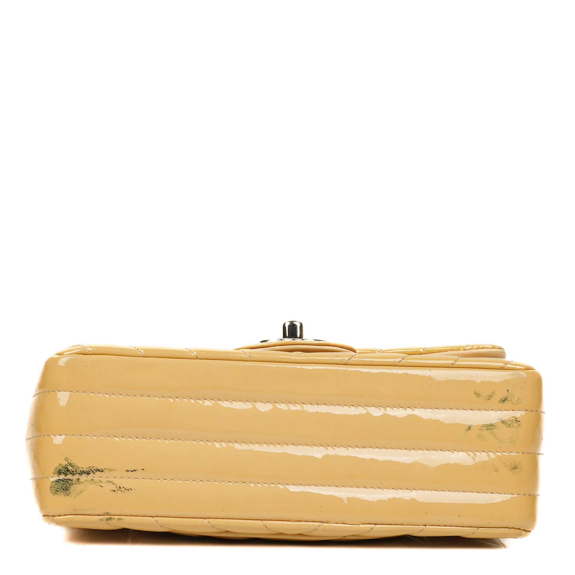Chanel Mini Rectangular Single Flap Tasche aus Chevron-Lackleder mit silberfarbenen Beschlägen