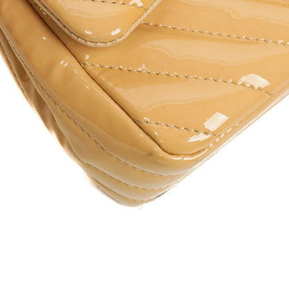 Chanel Mini Rectangular Single Flap Tasche aus Chevron-Lackleder mit silberfarbenen Beschlägen