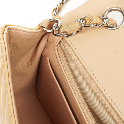 Chanel Mini Rectangular Single Flap Tasche aus Chevron-Lackleder mit silberfarbenen Beschlägen