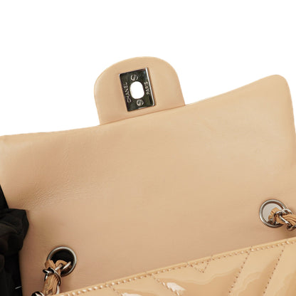 Chanel Mini Rectangular Single Flap Tasche aus Chevron-Lackleder mit silberfarbenen Beschlägen