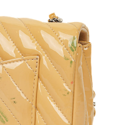 Chanel Mini Rectangular Single Flap Tasche aus Chevron-Lackleder mit silberfarbenen Beschlägen