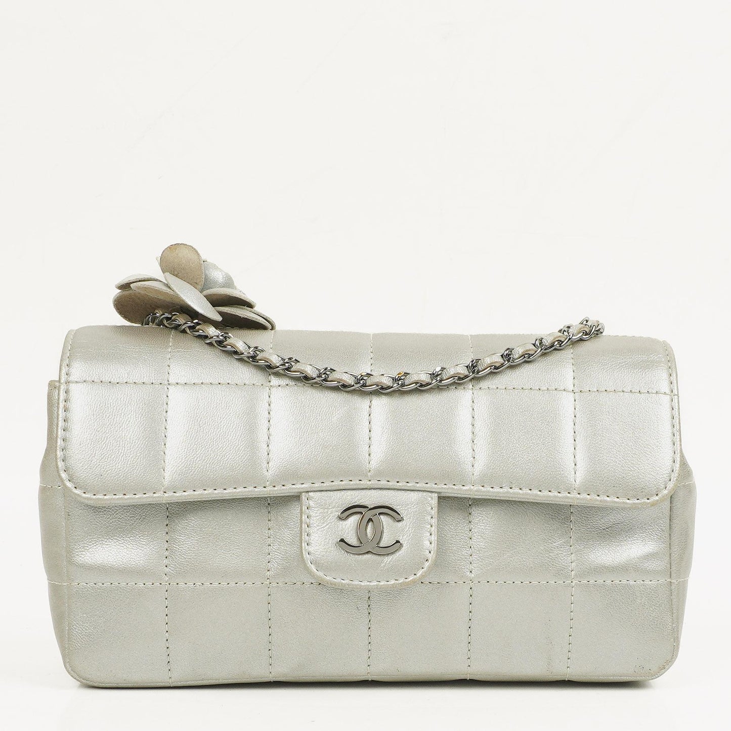 Chanel Mini Rectangular Single Flap Tasche Blume aus metallic-silbernem gestepptem Lammleder mit silberfarbenen Beschlägen