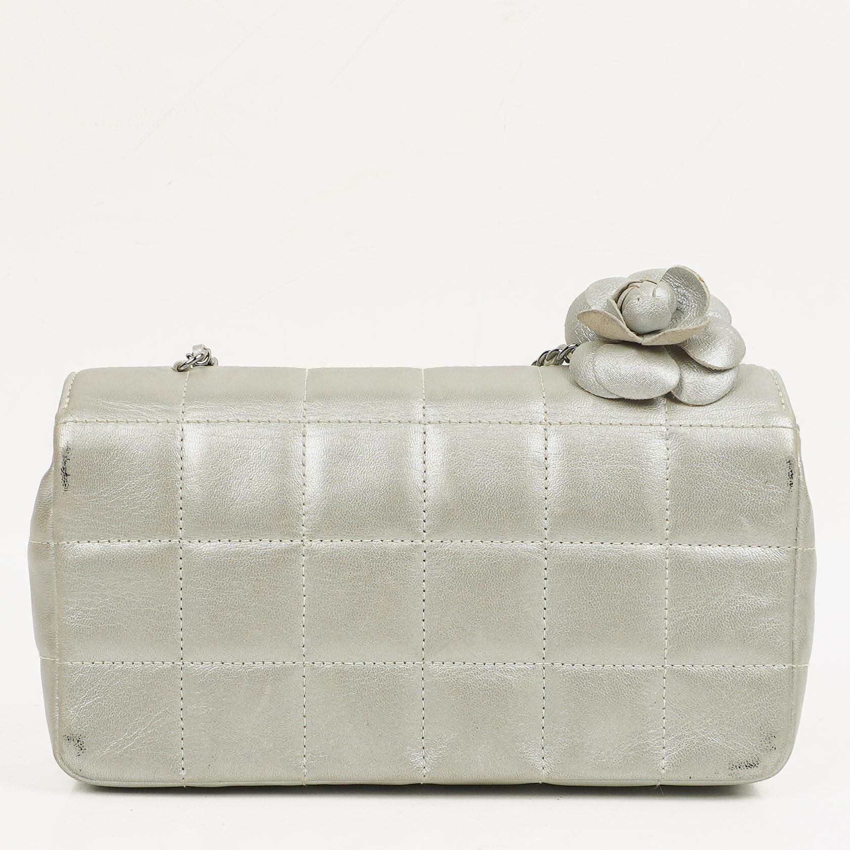 Chanel Mini Rectangular Single Flap Tasche Blume aus metallic-silbernem gestepptem Lammleder mit silberfarbenen Beschlägen