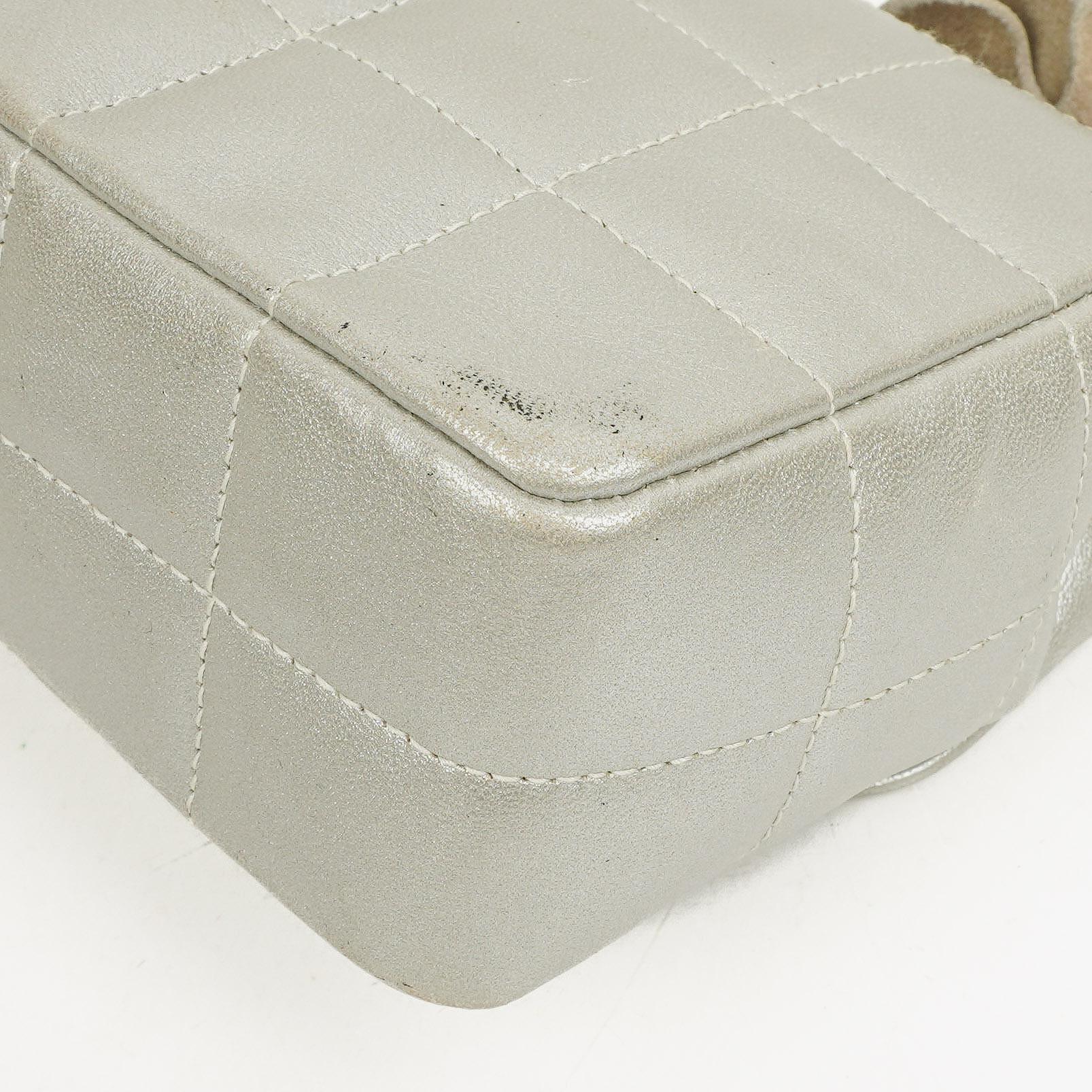 Chanel Mini Rectangular Single Flap Tasche Blume aus metallic-silbernem gestepptem Lammleder mit silberfarbenen Beschlägen