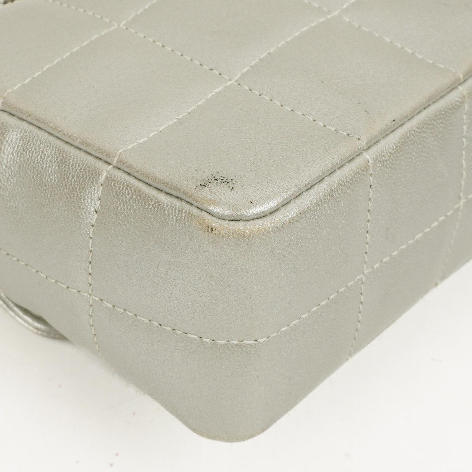 Chanel Mini Rectangular Single Flap Tasche Blume aus metallic-silbernem gestepptem Lammleder mit silberfarbenen Beschlägen