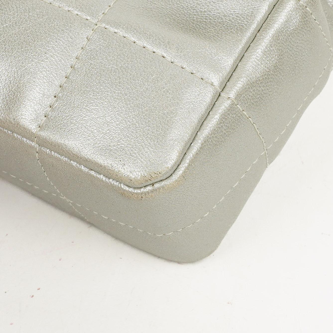 Chanel Mini Rectangular Single Flap Tasche Blume aus metallic-silbernem gestepptem Lammleder mit silberfarbenen Beschlägen