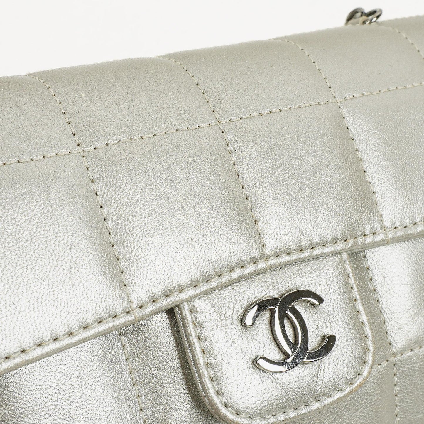 Chanel Mini Rectangular Single Flap Tasche Blume aus metallic-silbernem gestepptem Lammleder mit silberfarbenen Beschlägen