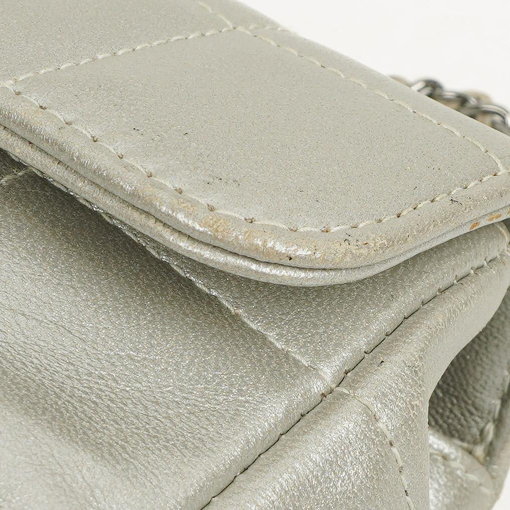 Chanel Mini Rectangular Single Flap Tasche Blume aus metallic-silbernem gestepptem Lammleder mit silberfarbenen Beschlägen