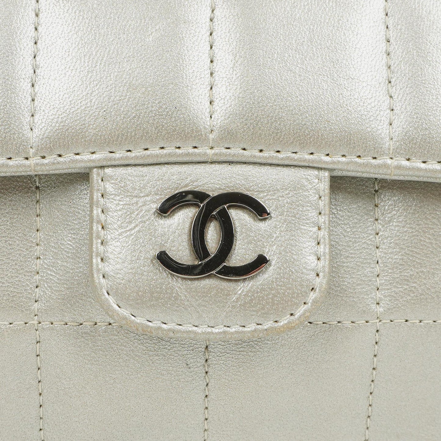 Chanel Mini Rectangular Single Flap Tasche Blume aus metallic-silbernem gestepptem Lammleder mit silberfarbenen Beschlägen