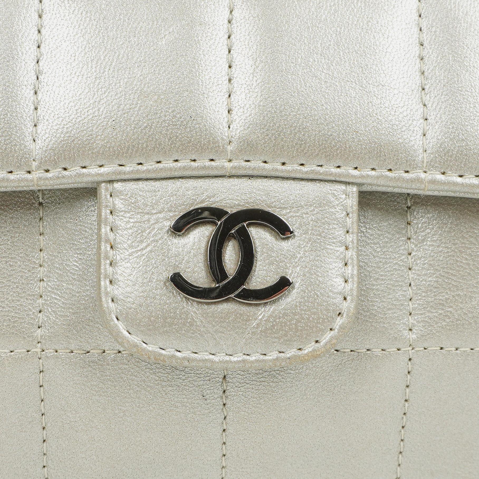 Chanel Mini Rectangular Single Flap Tasche Blume aus metallic-silbernem gestepptem Lammleder mit silberfarbenen Beschlägen