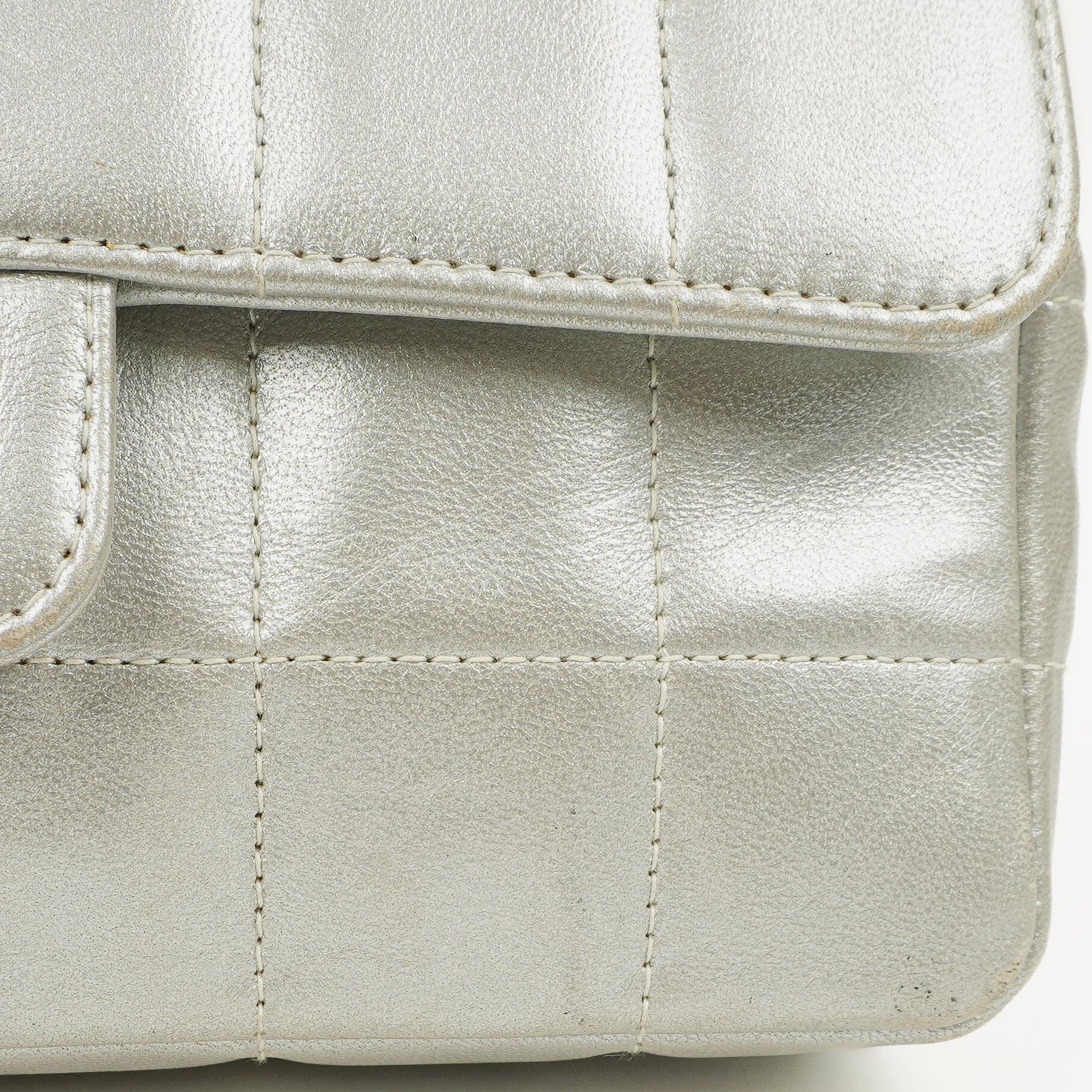 Chanel Mini Rectangular Single Flap Tasche Blume aus metallic-silbernem gestepptem Lammleder mit silberfarbenen Beschlägen
