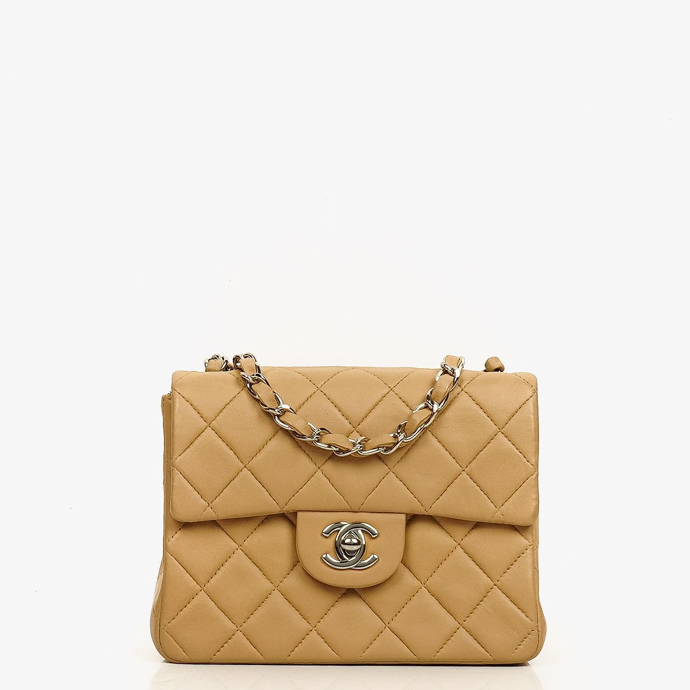Chanel Mini Square Classic Flap Bag aus beigem gestepptem Lammleder mit silberfarbener Hardware