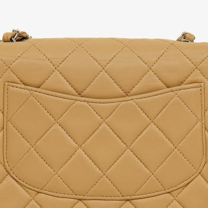 Chanel Mini Square Classic Flap Bag aus beigem gestepptem Lammleder mit silberfarbener Hardware