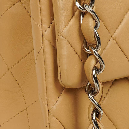 Chanel Mini Square Classic Flap Bag aus beigem gestepptem Lammleder mit silberfarbener Hardware