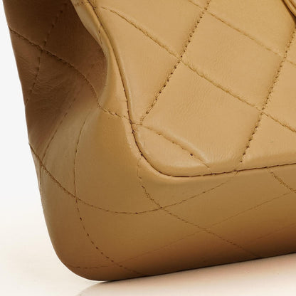 Chanel Mini Square Classic Flap Bag aus beigem gestepptem Lammleder mit silberfarbener Hardware
