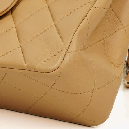 Chanel Mini Square Classic Flap Bag aus beigem gestepptem Lammleder mit silberfarbener Hardware