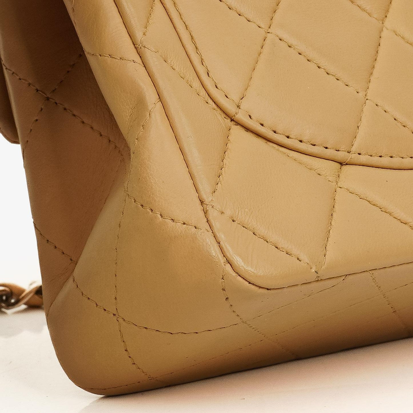 Chanel Mini Square Classic Flap Bag aus beigem gestepptem Lammleder mit silberfarbener Hardware