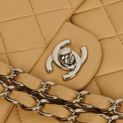 Chanel Mini Square Classic Flap Bag aus beigem gestepptem Lammleder mit silberfarbener Hardware