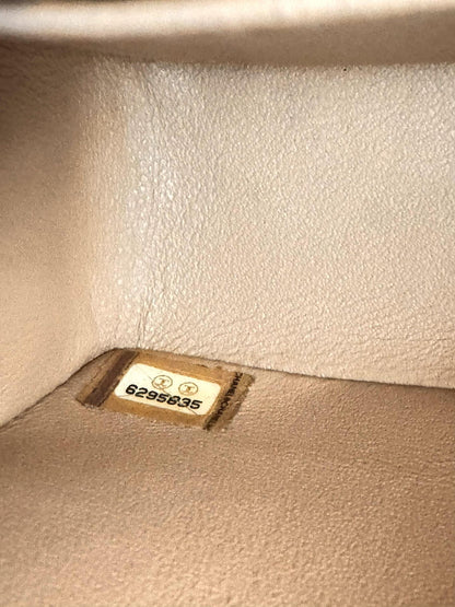 Chanel Mini Square Classic Flap Bag aus beigem gestepptem Lammleder mit silberfarbener Hardware