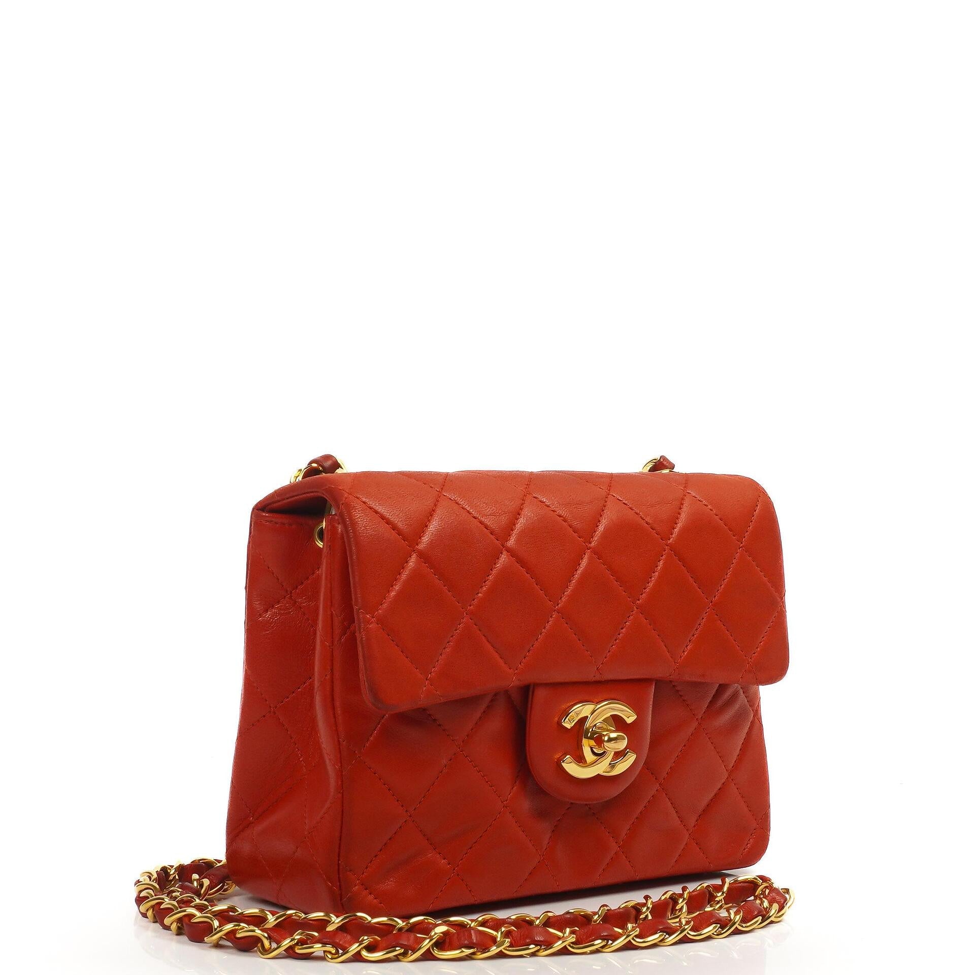 Chanel Mini Square Classic Flap Bag aus rotem gestepptem Lammleder mit 24K vergoldeten Beschlägen
