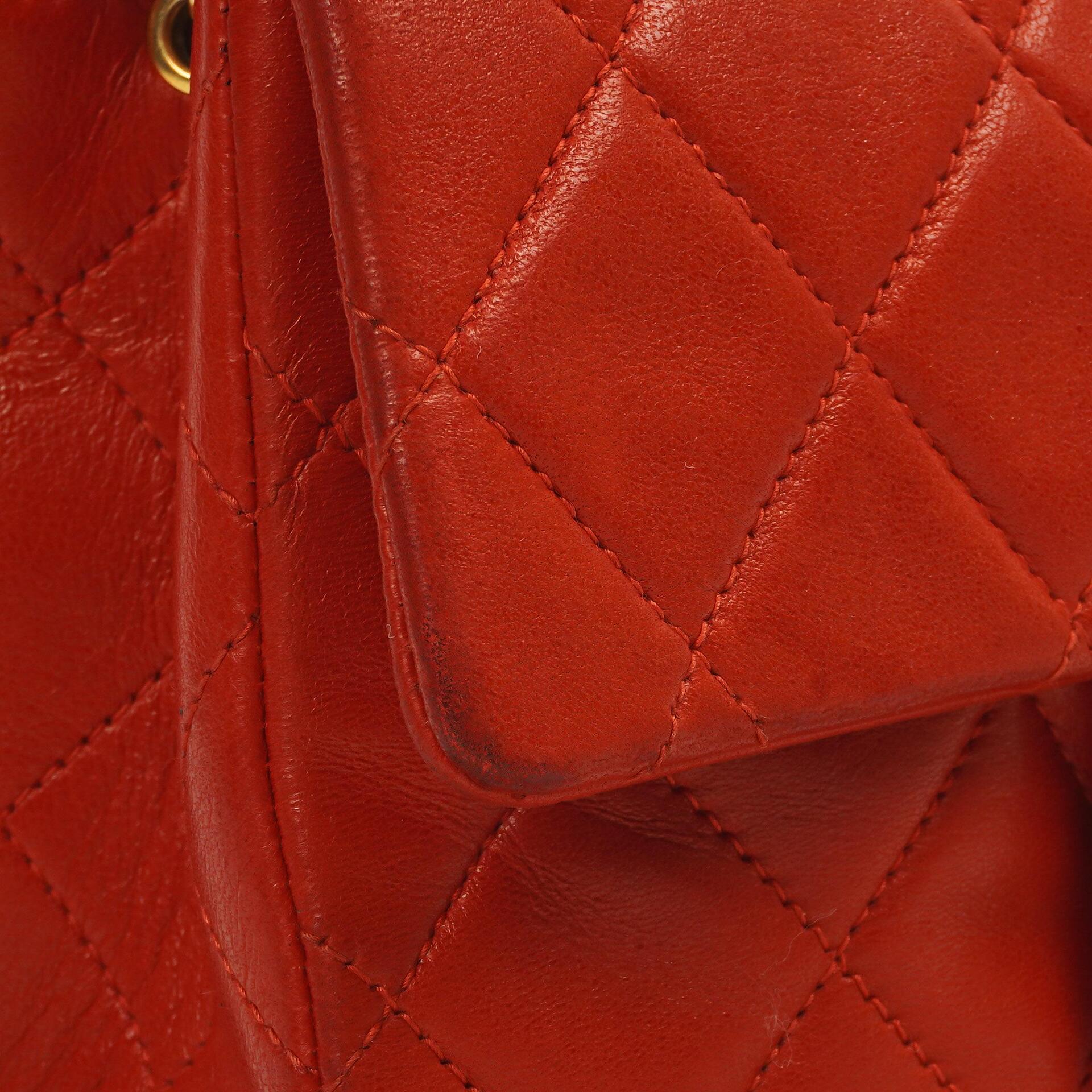 Chanel Mini Square Classic Flap Bag aus rotem gestepptem Lammleder mit 24K vergoldeten Beschlägen