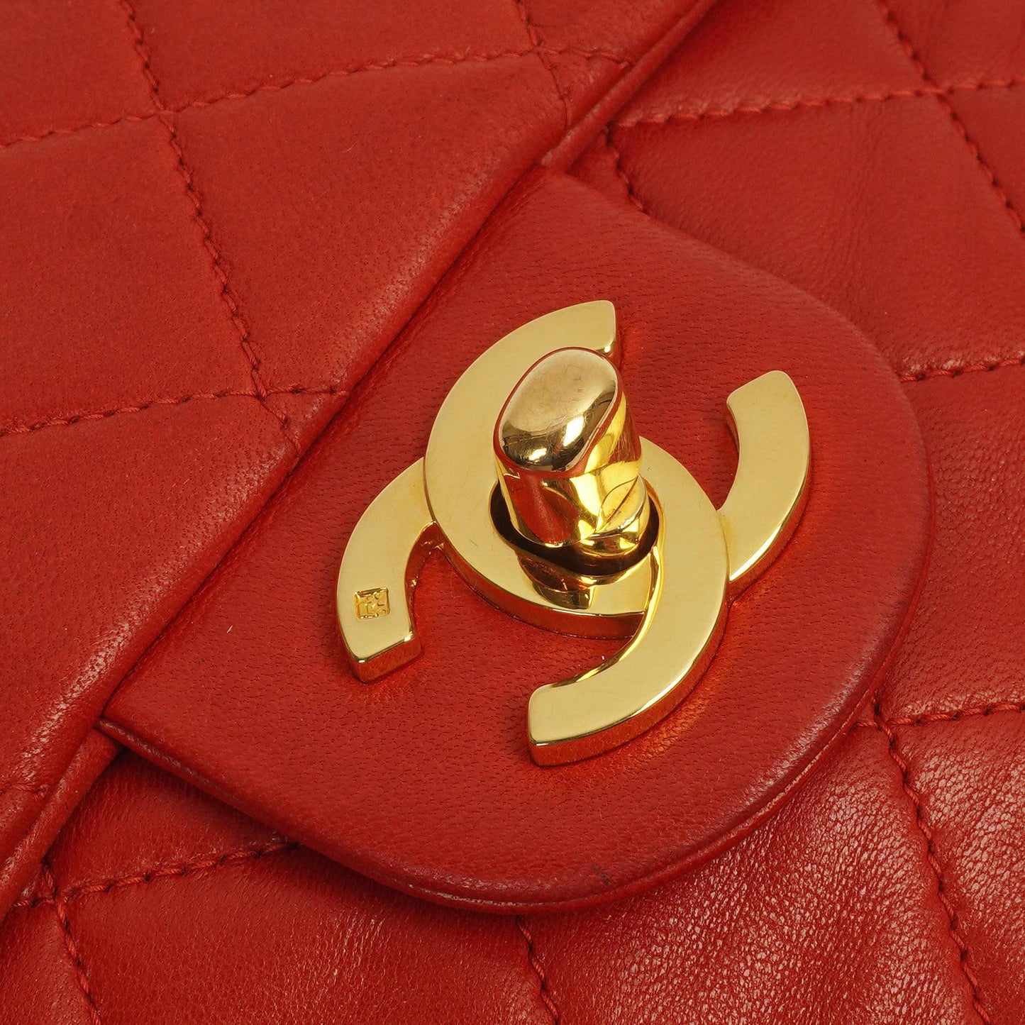 Chanel Mini Square Classic Flap Bag aus rotem gestepptem Lammleder mit 24K vergoldeten Beschlägen