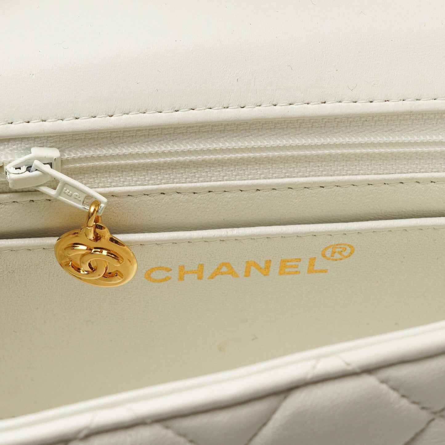 Chanel Mini Square Classic Flap Tasche Weiß Stepp-Lammleder mit 24K vergoldeten Beschlägen, 1997-199