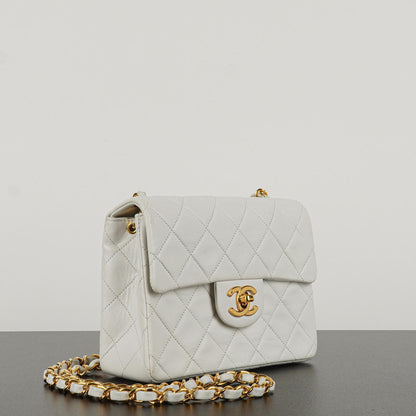 Chanel Mini Square Classic Flap Bag aus weißem gestepptem Lammleder mit 24K vergoldeten Beschlägen