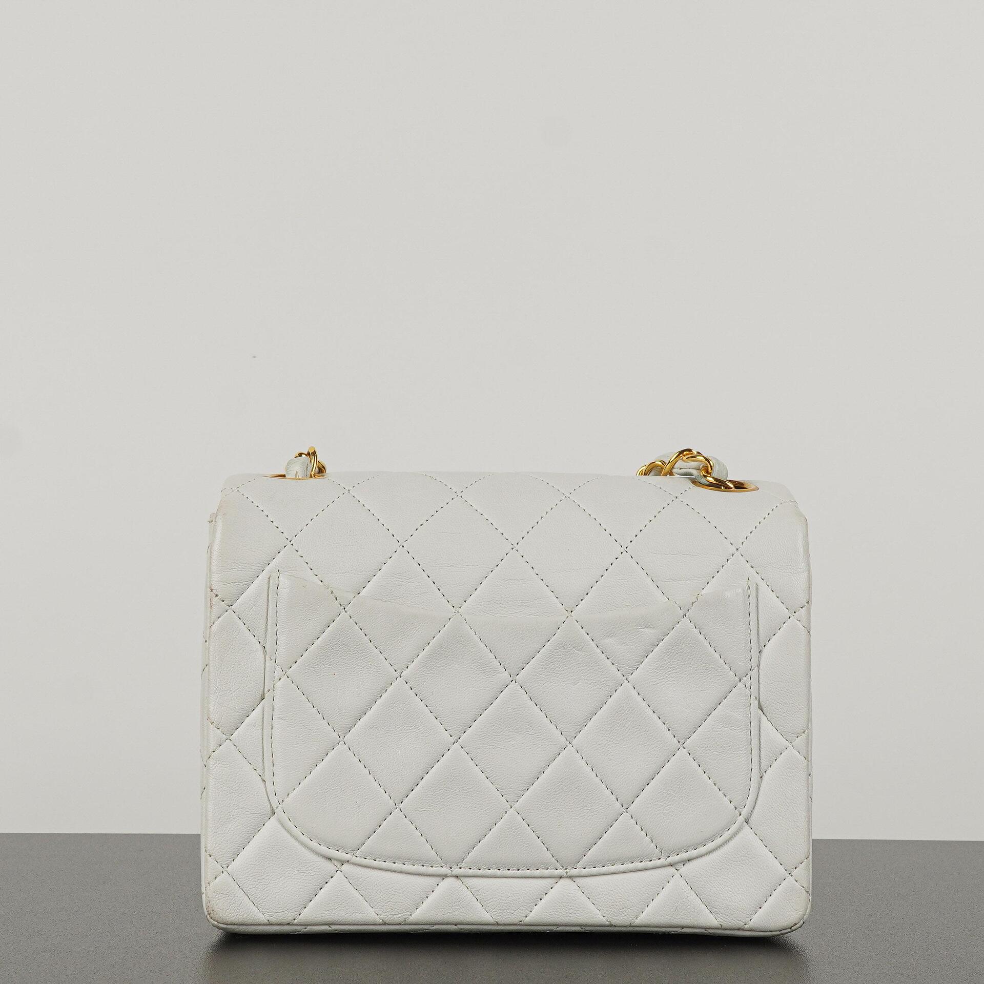 Chanel Mini Square Classic Flap Bag aus weißem gestepptem Lammleder mit 24K vergoldeten Beschlägen