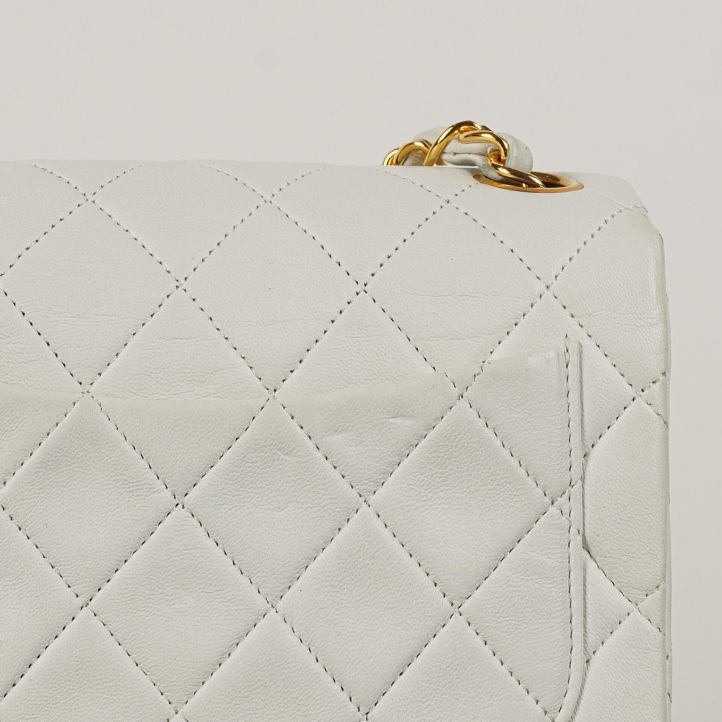 Chanel Mini Square Classic Flap Bag aus weißem gestepptem Lammleder mit 24K vergoldeten Beschlägen