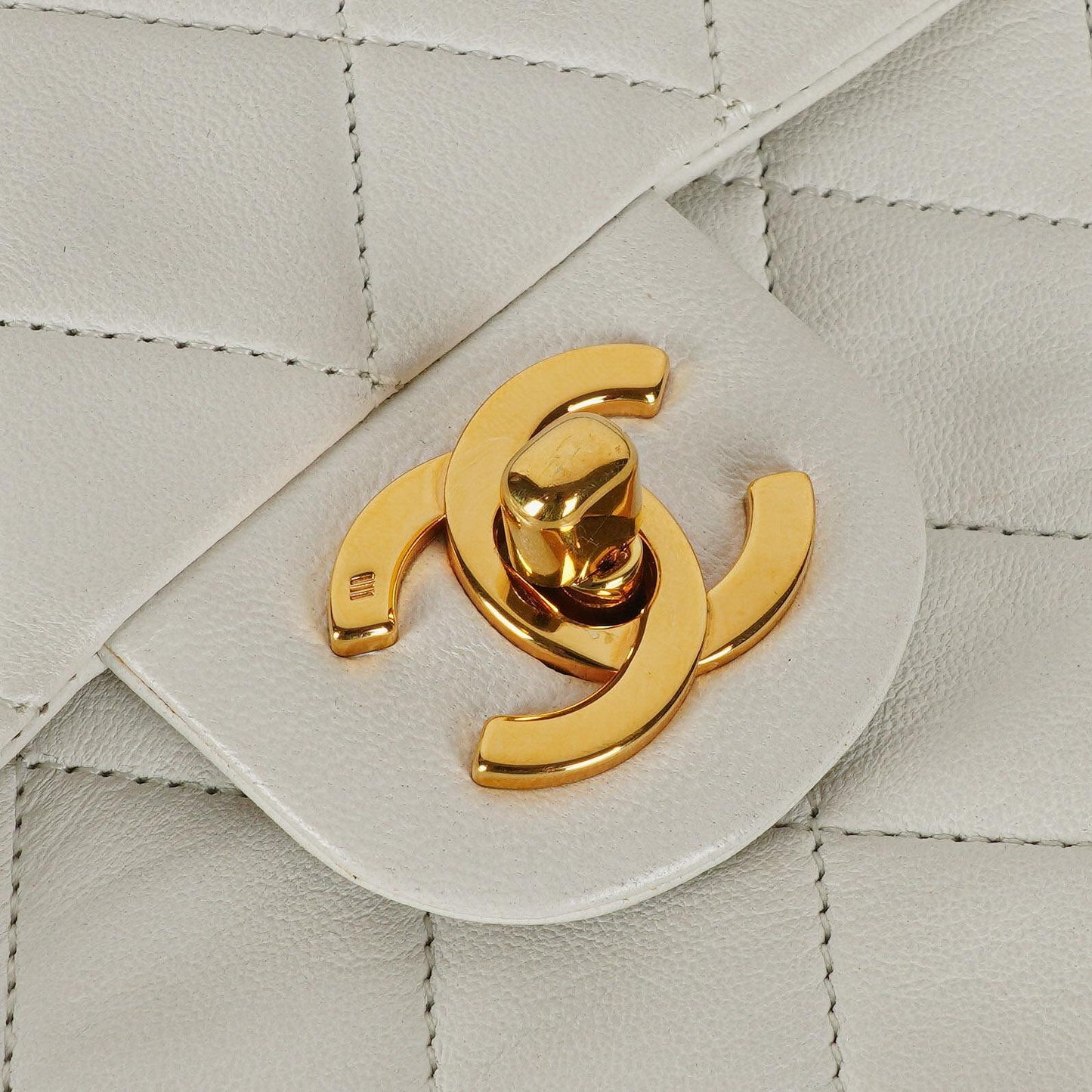 Chanel Mini Square Classic Flap Bag aus weißem gestepptem Lammleder mit 24K vergoldeten Beschlägen