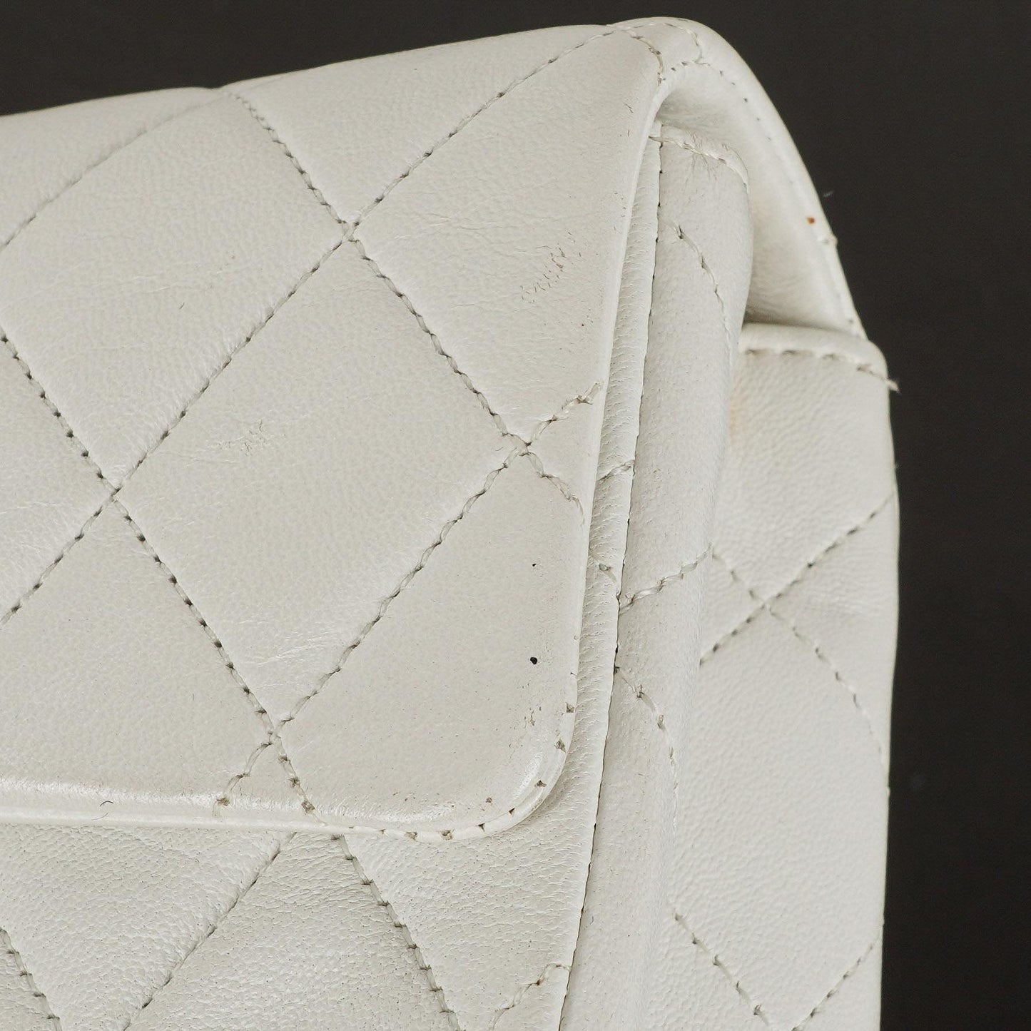 Chanel Mini Square Classic Flap Bag aus weißem gestepptem Lammleder mit 24K vergoldeten Beschlägen
