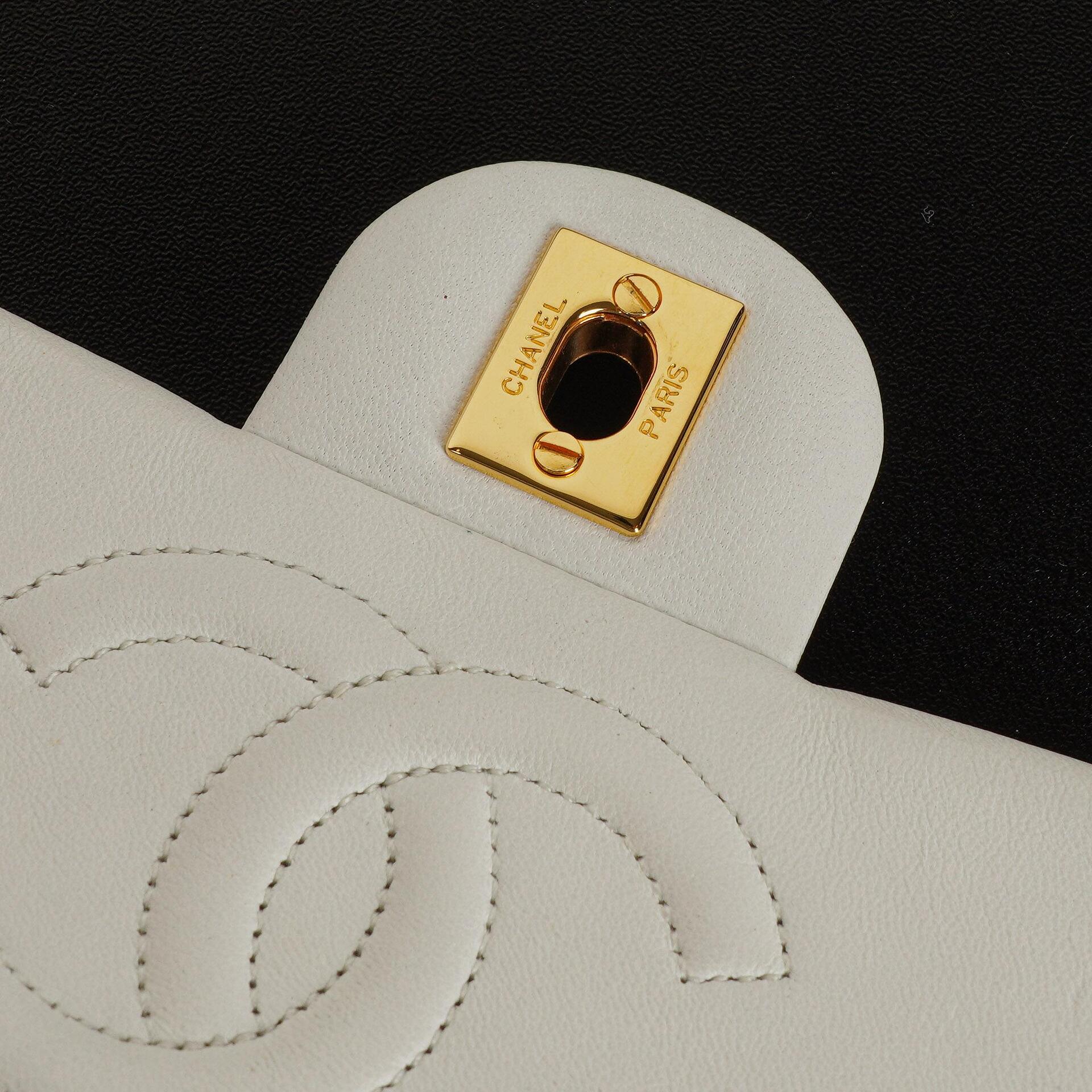 Chanel Mini Square Classic Flap Bag aus weißem gestepptem Lammleder mit 24K vergoldeten Beschlägen