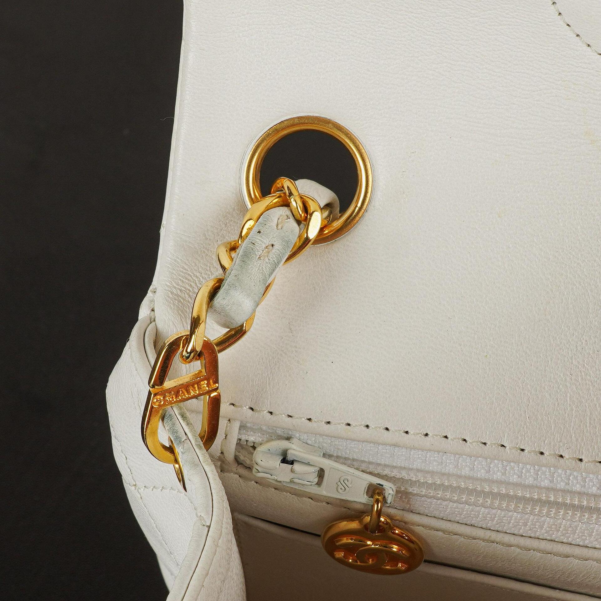 Chanel Mini Square Classic Flap Bag aus weißem gestepptem Lammleder mit 24K vergoldeten Beschlägen