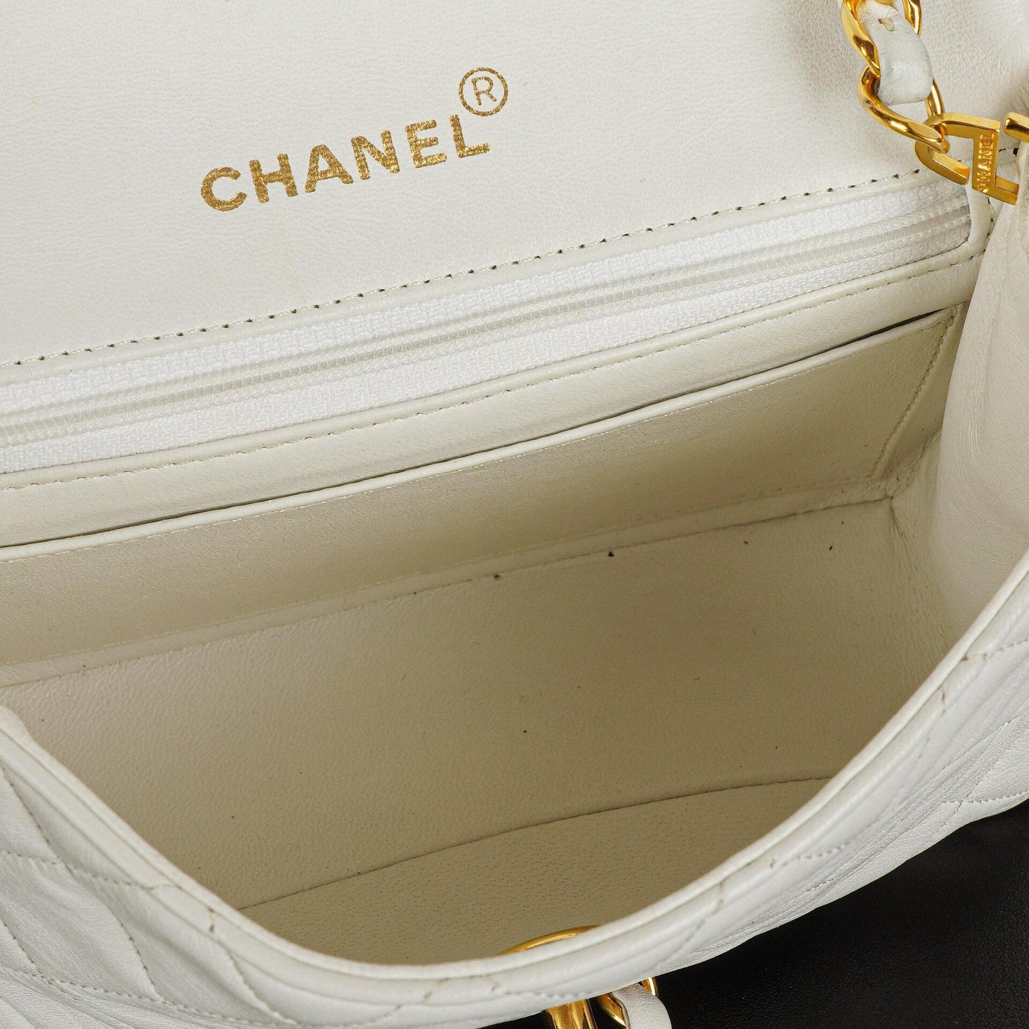 Chanel Mini Square Classic Flap Bag aus weißem gestepptem Lammleder mit 24K vergoldeten Beschlägen