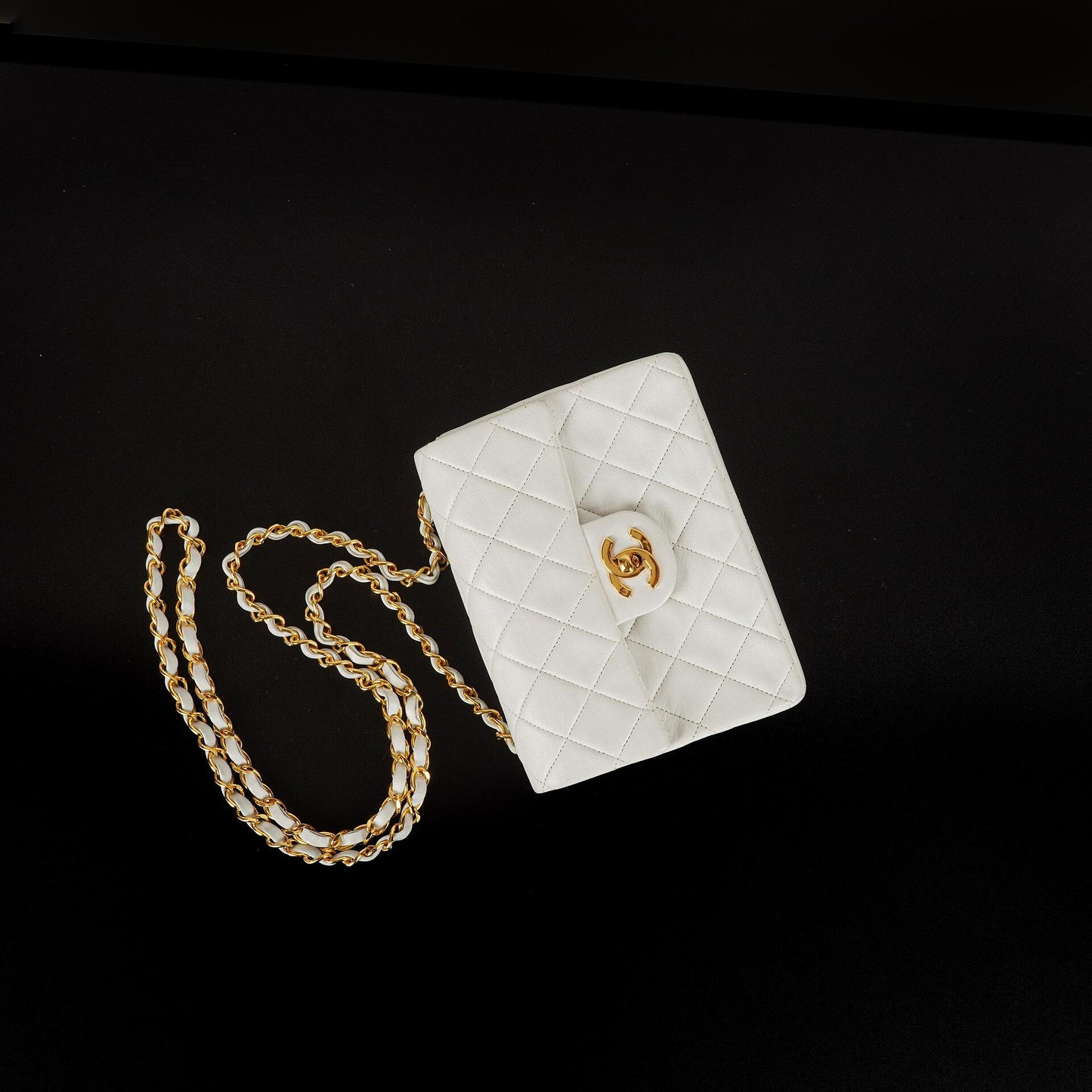 Chanel Mini Square Classic Flap Bag aus weißem gestepptem Lammleder mit 24K vergoldeten Beschlägen